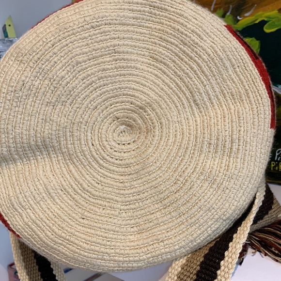 Wayuu Taya Handwoven Boho Chic Bucket Bag - Picture 3 of 7